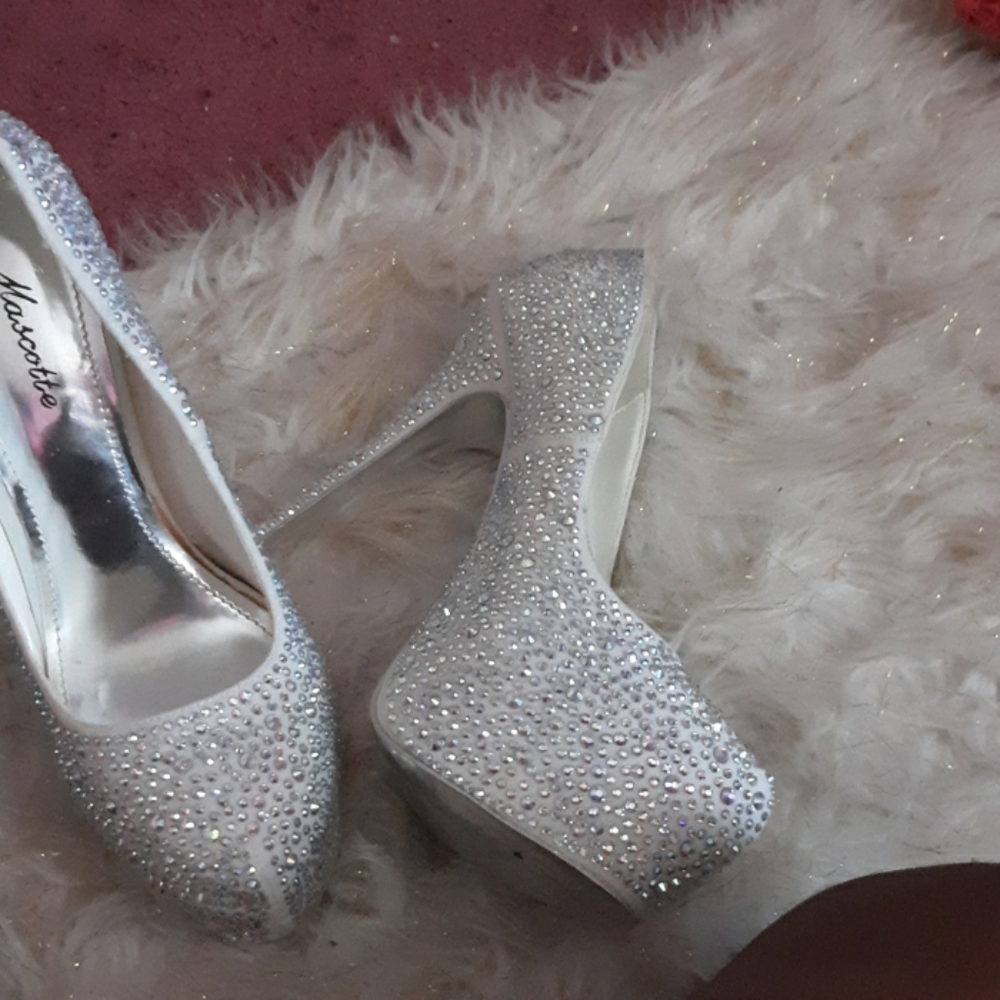 Shoes - Picture 2 of 3